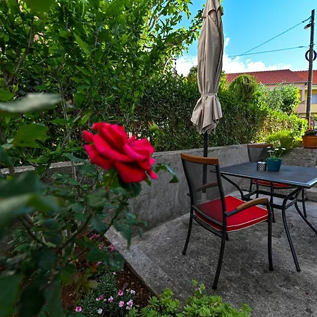 Simun Apartment *